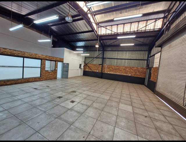 558M² WAREHOUSE TO LET IN JET PARK